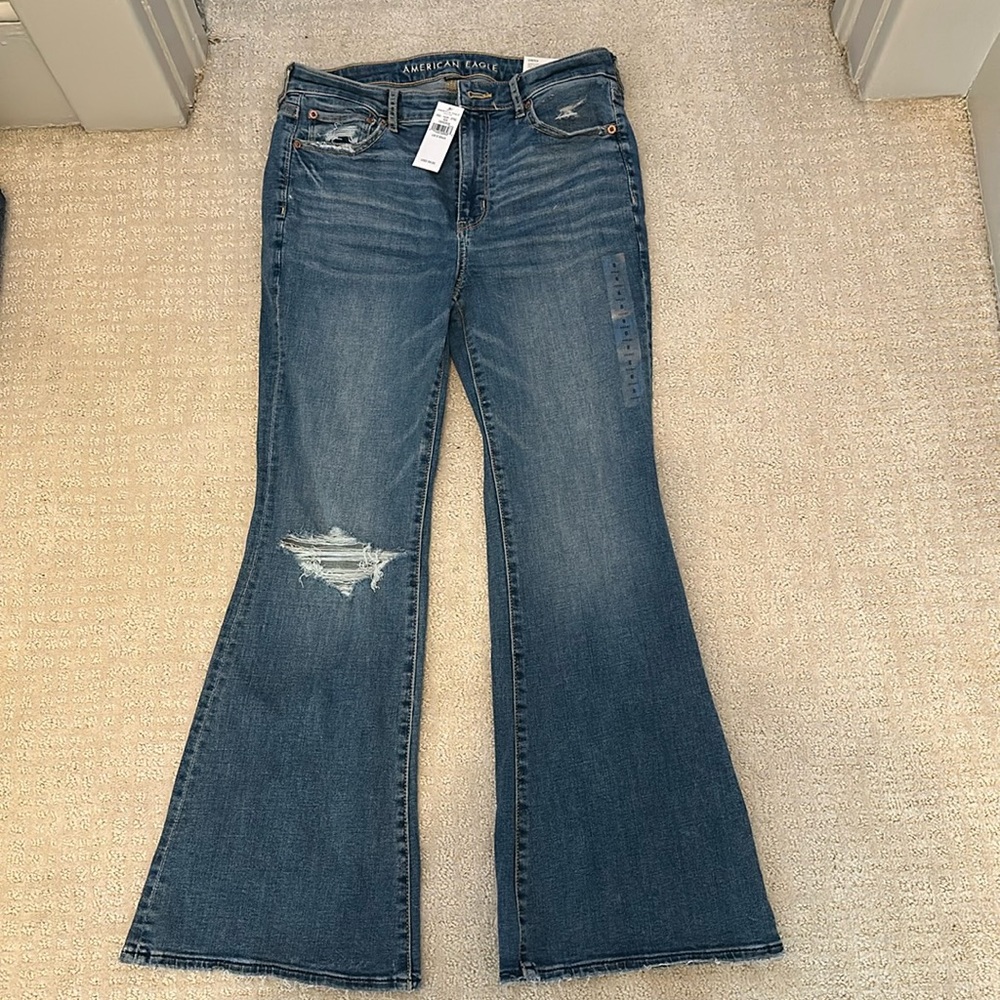 BNWT American Eagle Super Hi-Rise Flare Stretch Size 8 Short